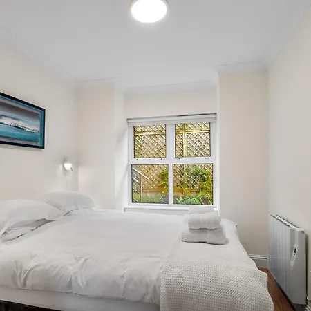 4 Harbour Heights Apartment