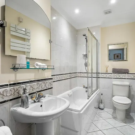 4 Harbour Heights *