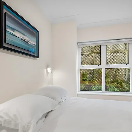4 Harbour Heights Apartment