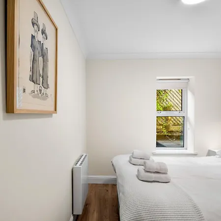 4 Harbour Heights Apartment *