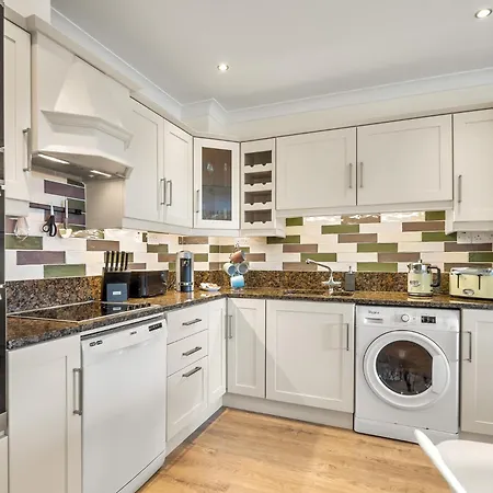 4 Harbour Heights Apartment *