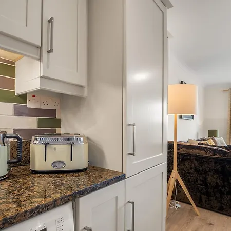 4 Harbour Heights *
